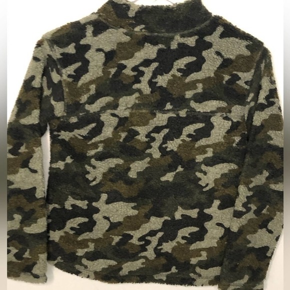 𝅺nwt Treasure And Bond Olive Camo Pullover - Picture 9 of 9